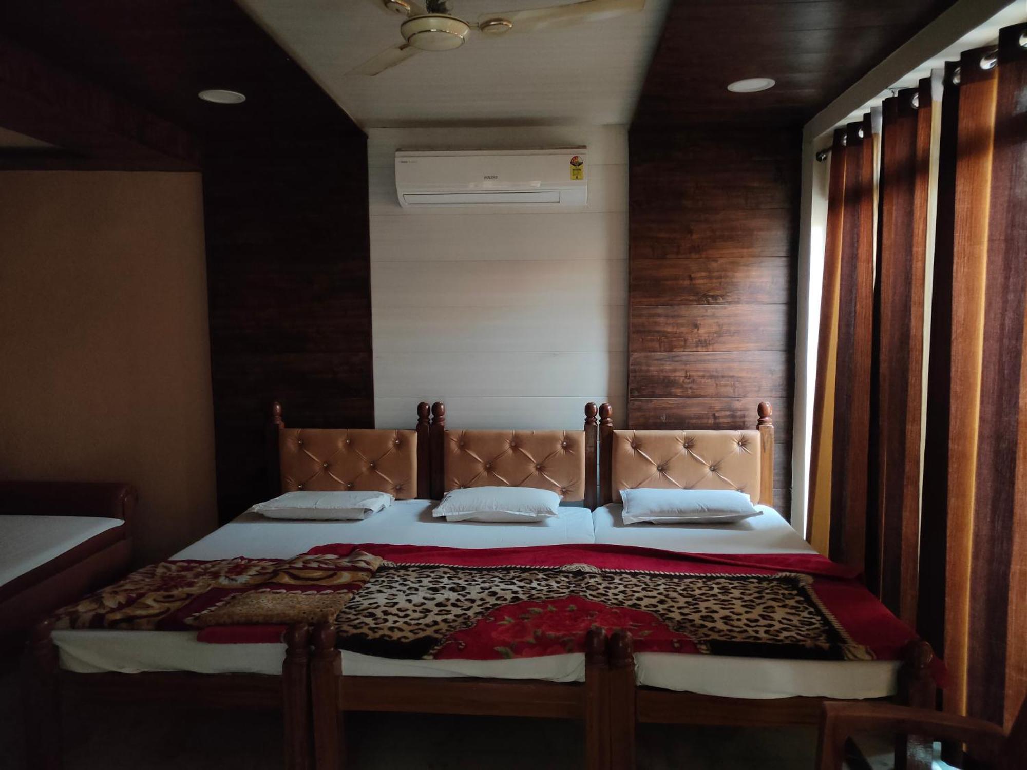 Sgh Guest House Mathura Extérieur photo