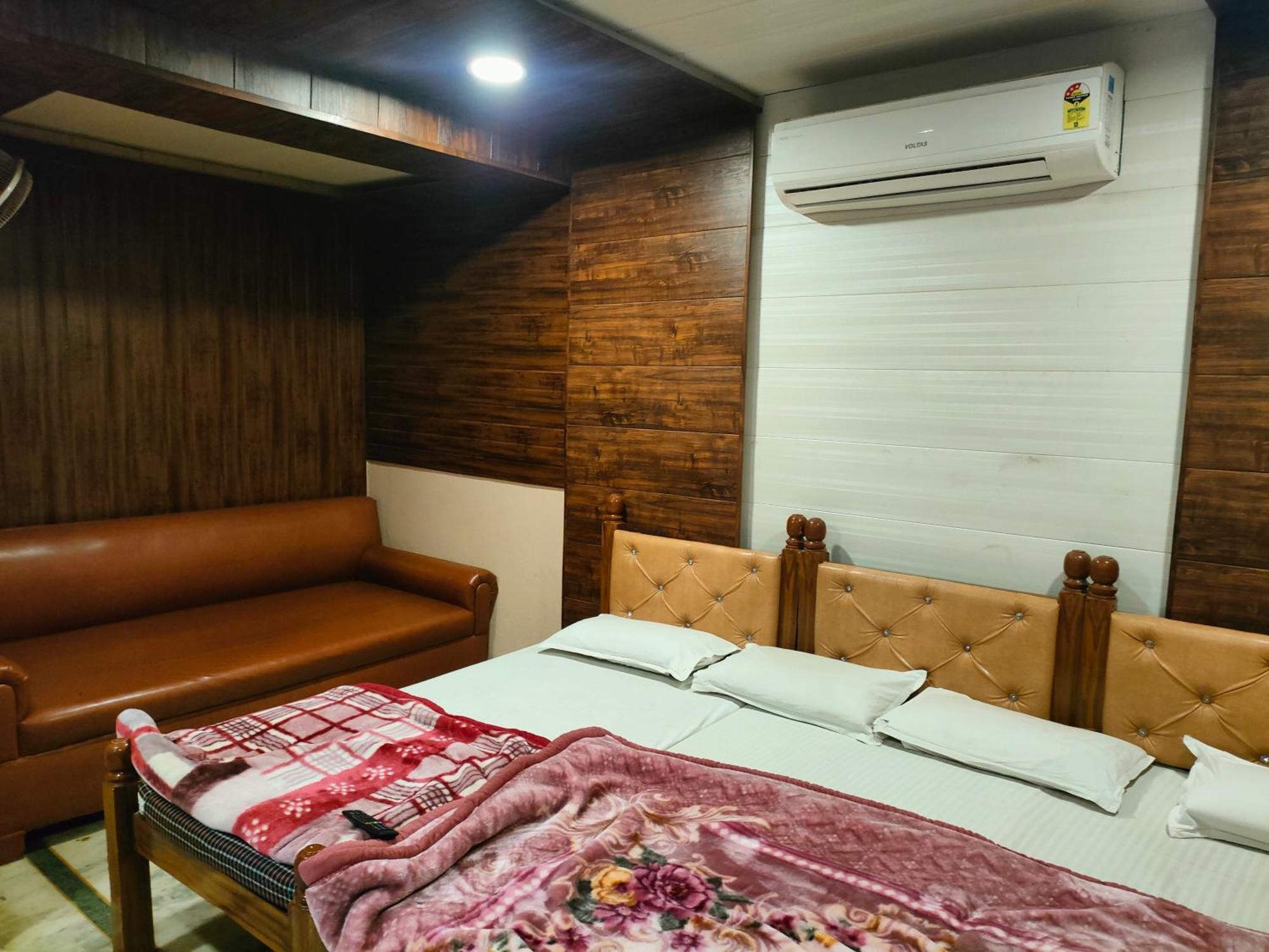 Sgh Guest House Mathura Extérieur photo