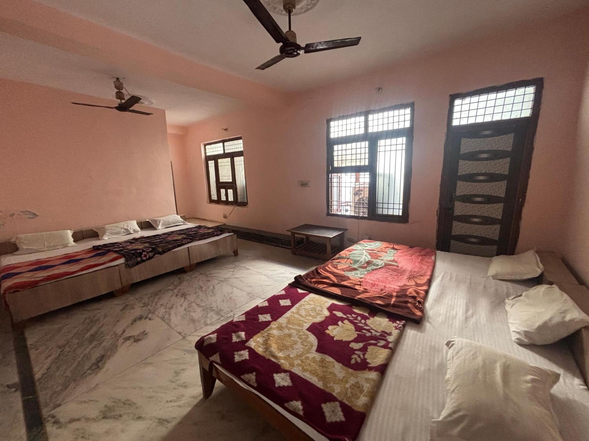 Sgh Guest House Mathura Extérieur photo