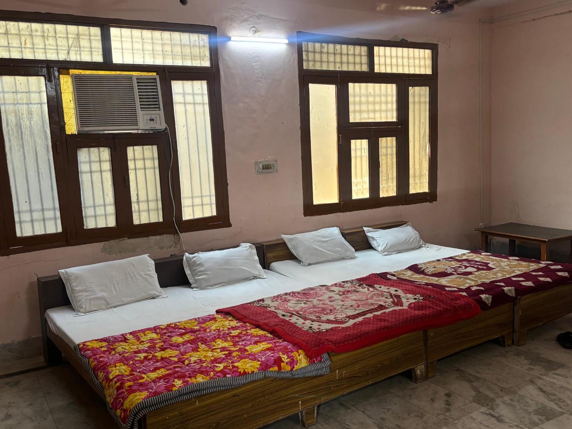 Sgh Guest House Mathura Extérieur photo