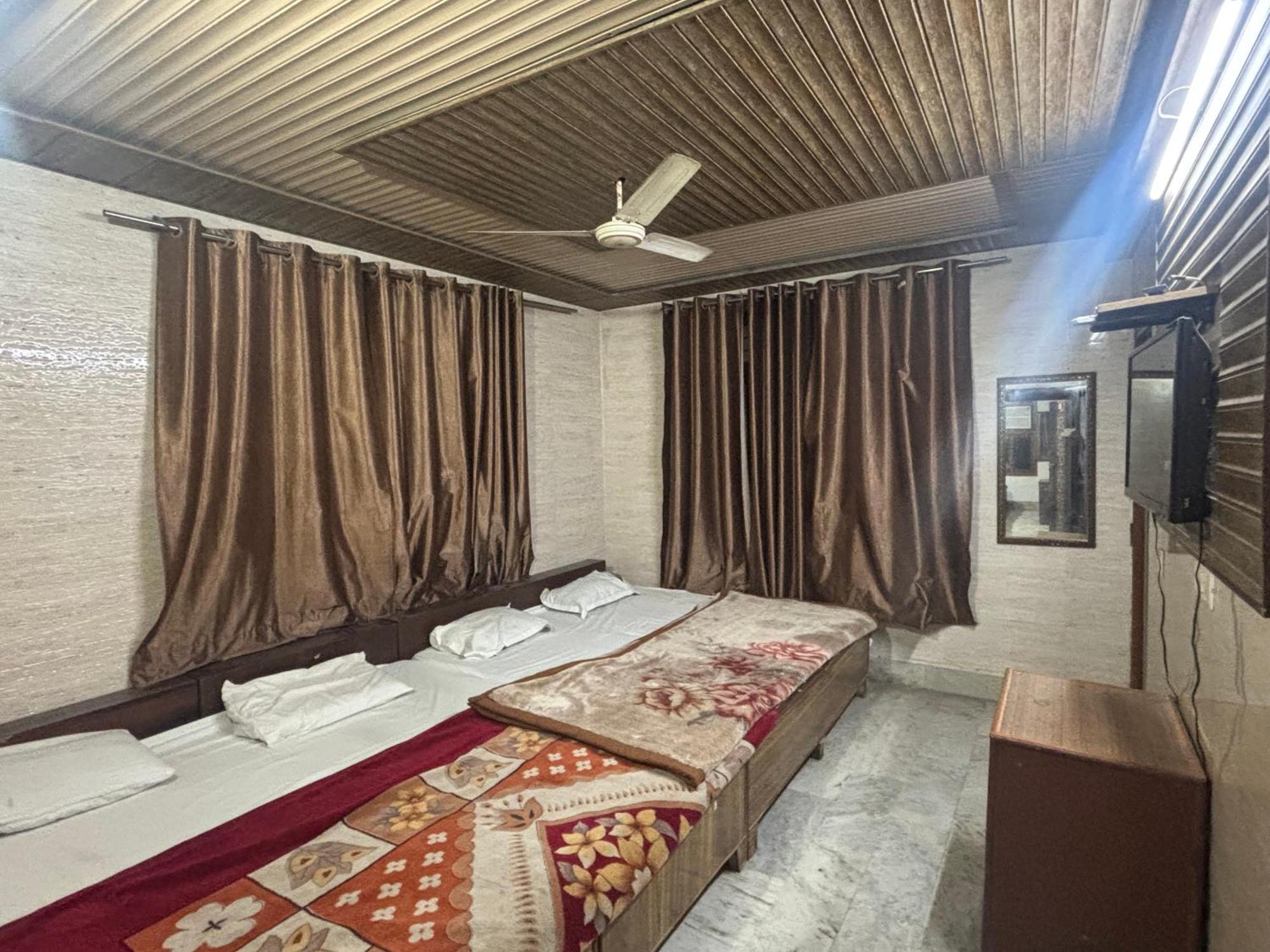 Sgh Guest House Mathura Extérieur photo