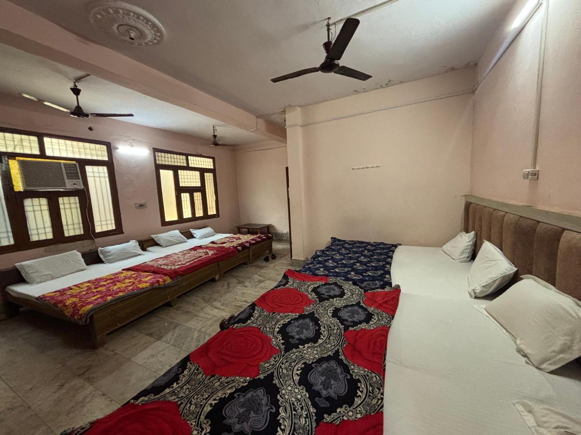 Sgh Guest House Mathura Extérieur photo