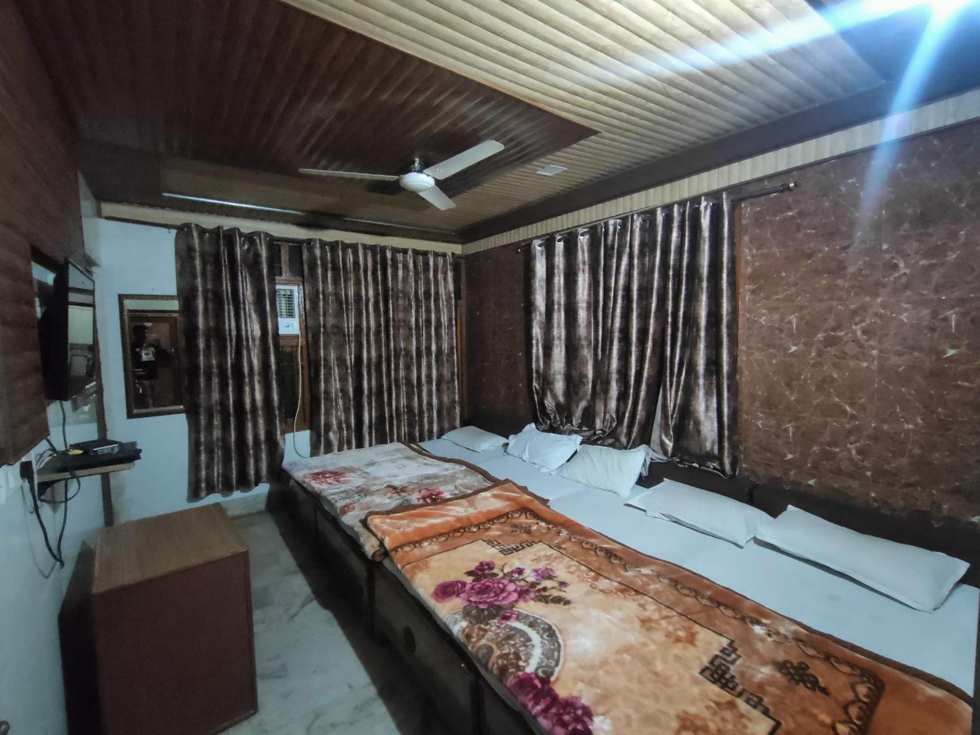 Sgh Guest House Mathura Extérieur photo